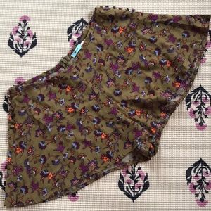 Fluttery urban shorts